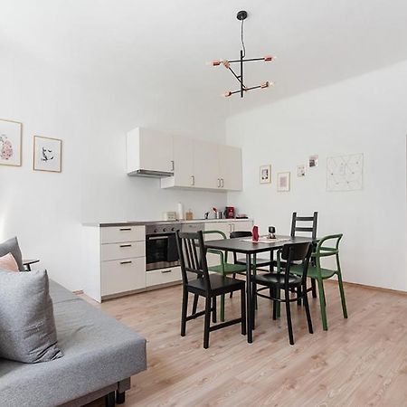 Colorful Apartment Facing Green Courtyard Vienna Exterior photo