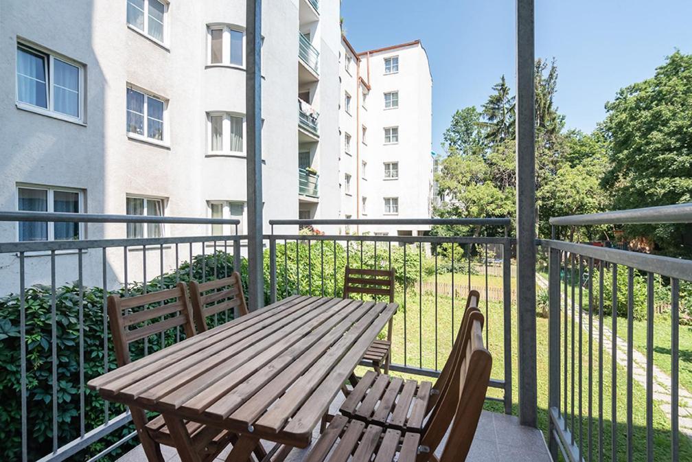 Colorful Apartment Facing Green Courtyard Vienna Exterior photo