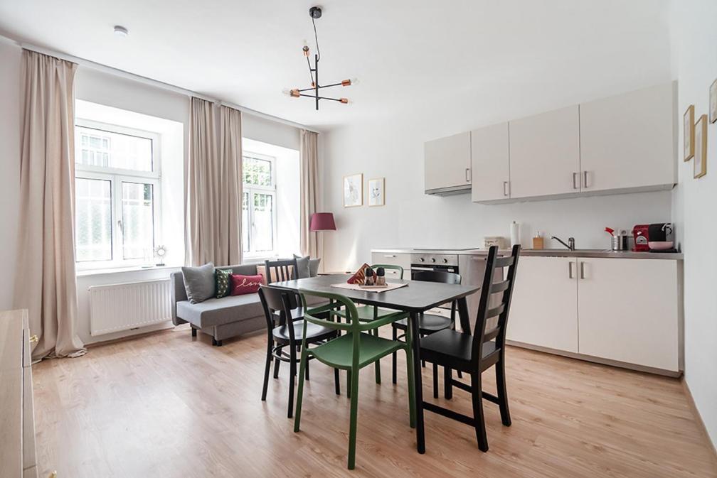 Colorful Apartment Facing Green Courtyard Vienna Exterior photo