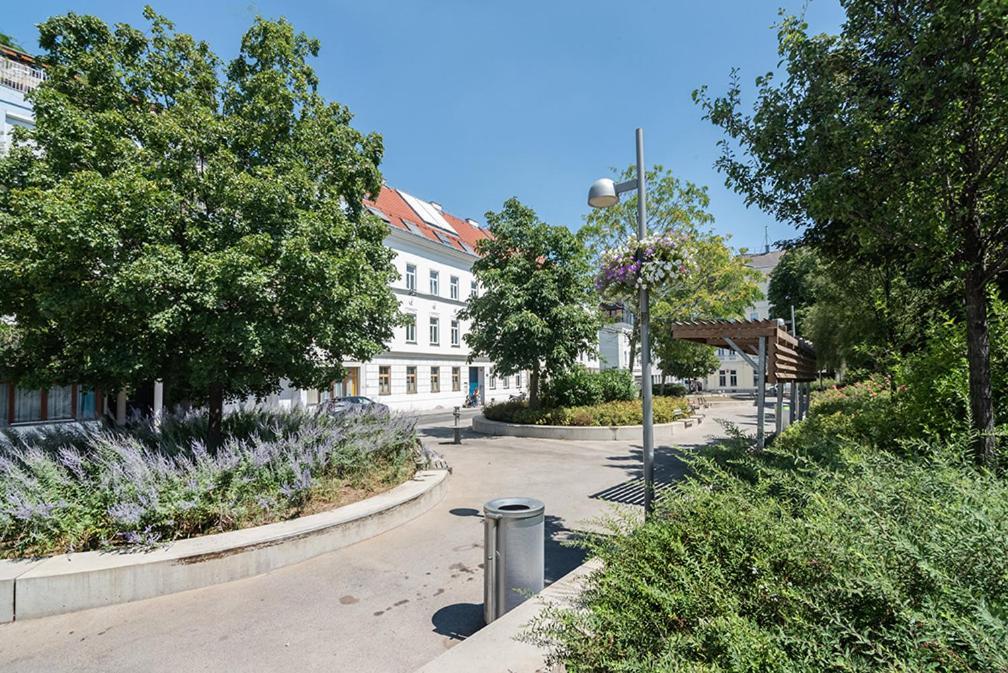 Colorful Apartment Facing Green Courtyard Vienna Exterior photo